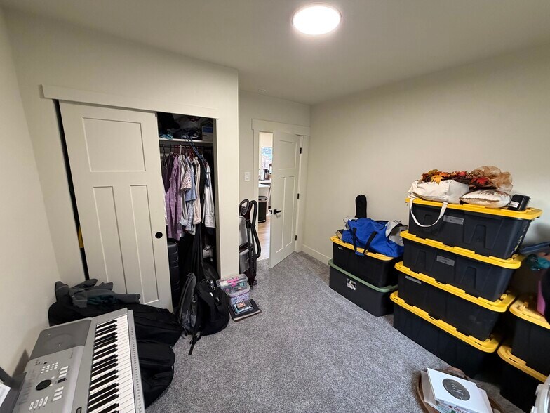 Building Photo - 201 S 400 E