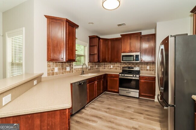 Building Photo - 1050 Cureton Dr