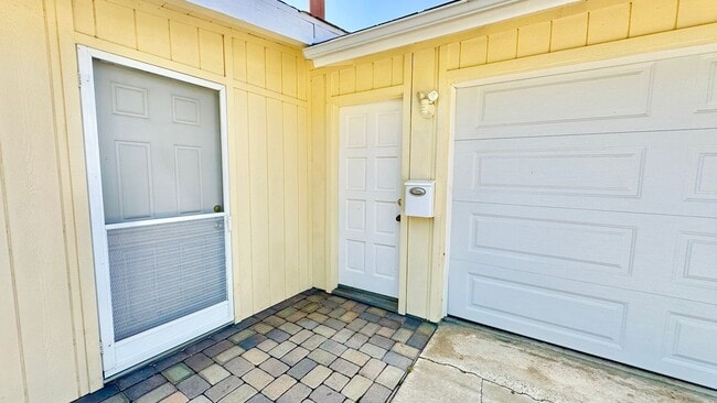 Building Photo - Wonderful Single-Story Fully Detached Gues...
