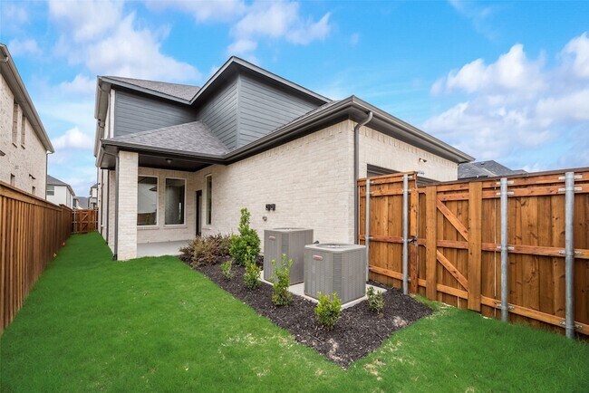 Building Photo - 15543 Fringe Tree Rd