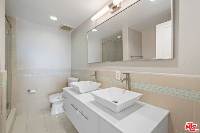 Building Photo - 1115 S Elm Dr