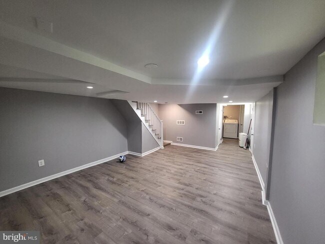 Building Photo - 1120 Roosevelt Dr