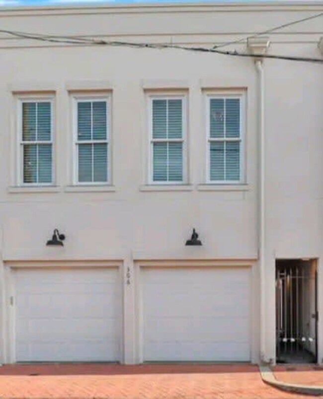 Building Photo - 305 Alice St