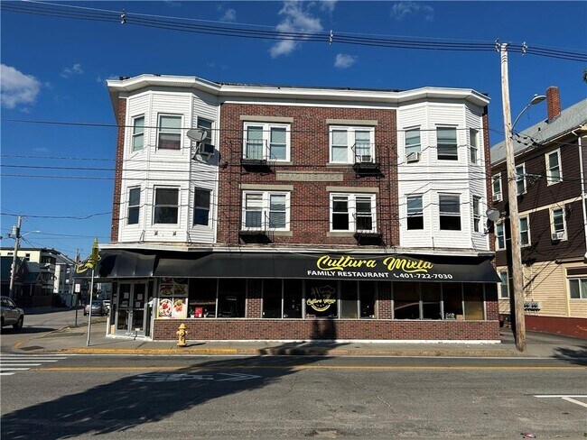 Primary Photo - 915 Dexter St