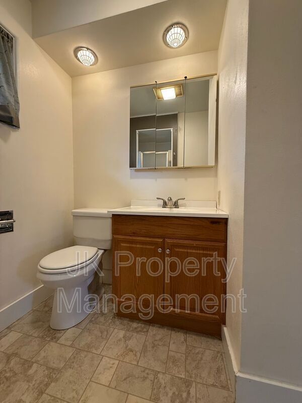 Building Photo - 1726 Alder Dr