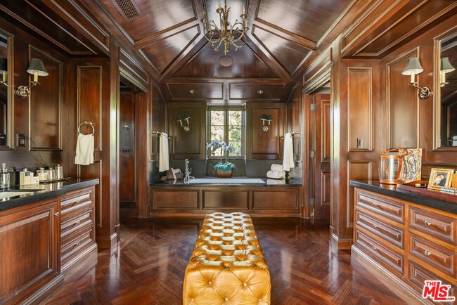 Building Photo - 10847 Bellagio Rd