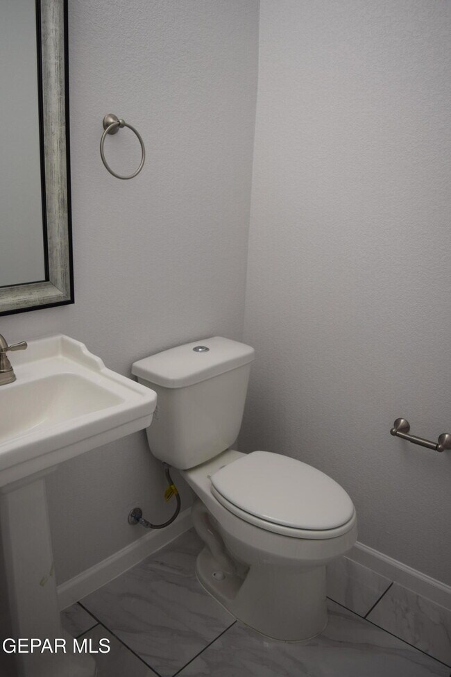 Building Photo - 1103 Nickel Hl Ave