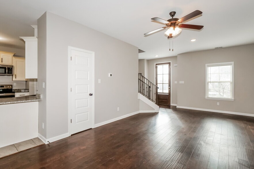 Building Photo - 5498 Riverstone Dr