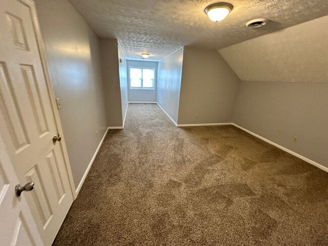 Building Photo - Nice 3 BR, 2 Bath Home! HW & Carpet Floors, Attached Garage, Fenced Backyard, Pets Ok!