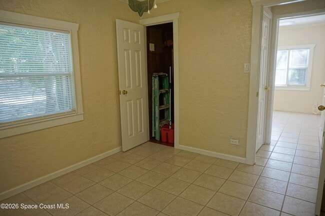 Building Photo - 2812 Shwonda Ave NE