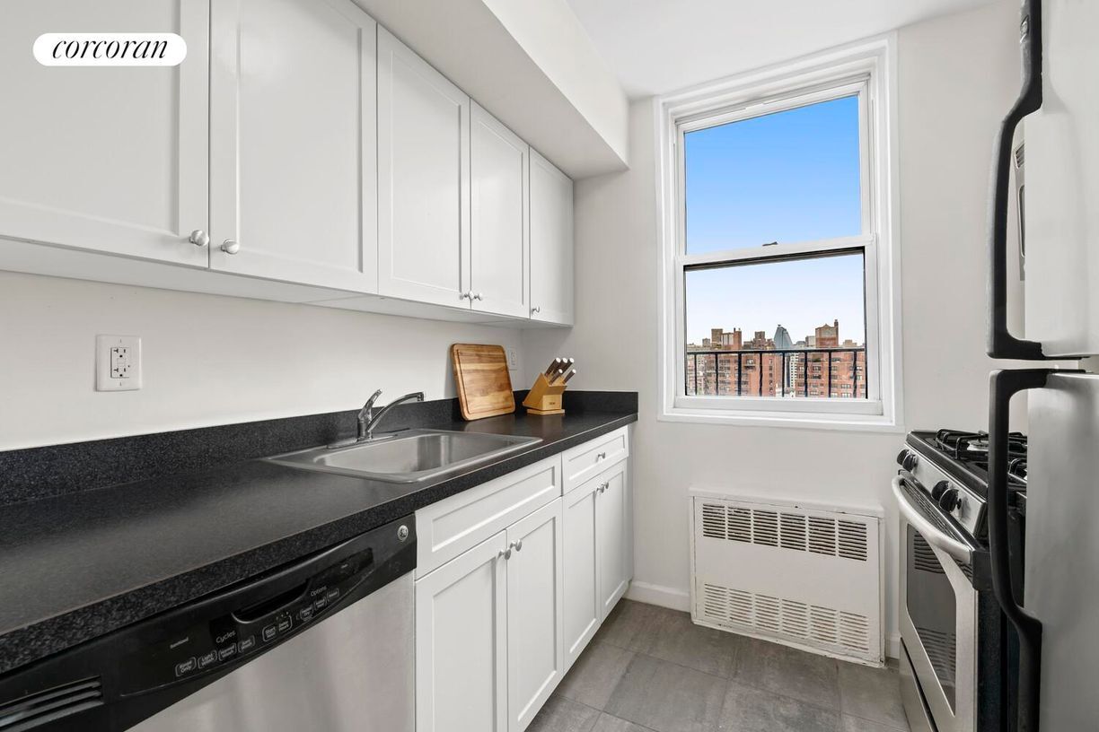 Building Photo - 61 Jane St