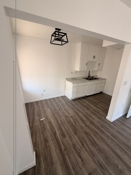 Building Photo - 760 1/2 S Hillview Ave