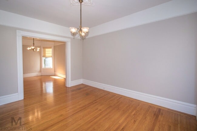 Building Photo - Eureka Valley Victorian Flat - Spacious and Pristine 1 Bed, 1 Bath