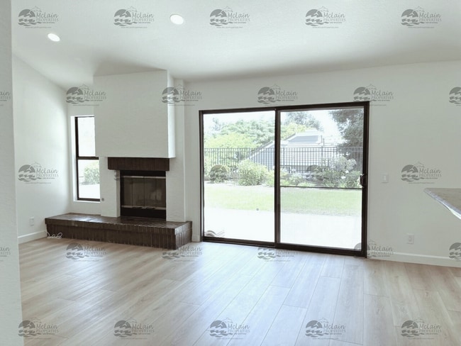 Building Photo - Shadowridge  Gorgeous 3 Bedroom Home In Desirable Neighborhood / Vista