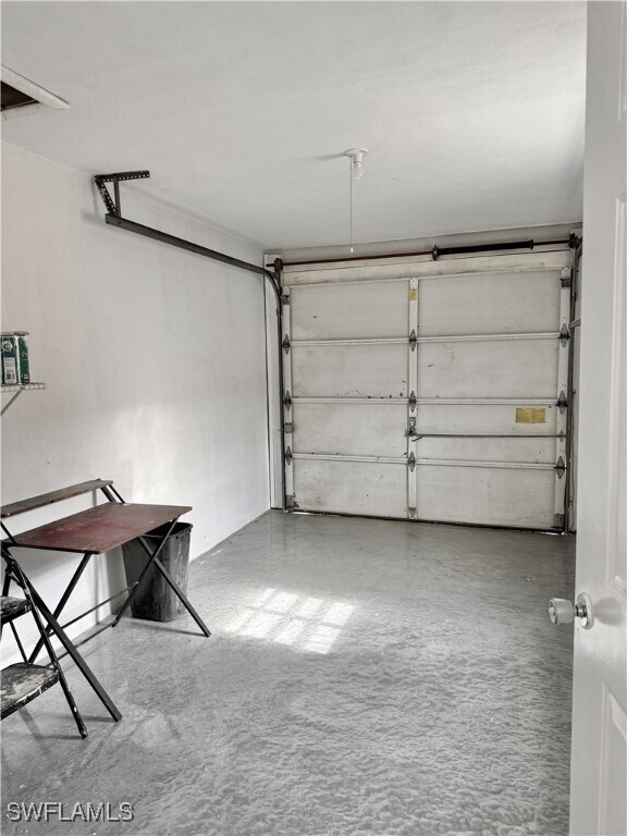 Building Photo - 773 101st Ave N