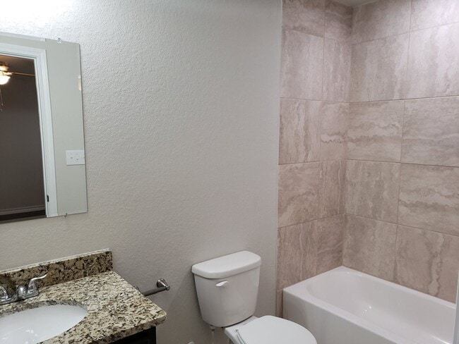 Building Photo - Townhome for rent