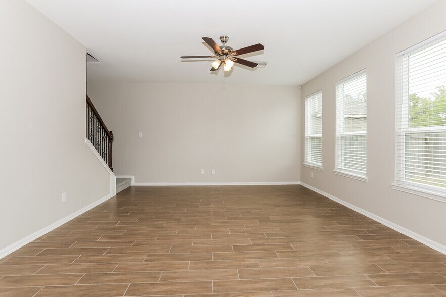 Building Photo - 16389 Olive Sparrow Dr
