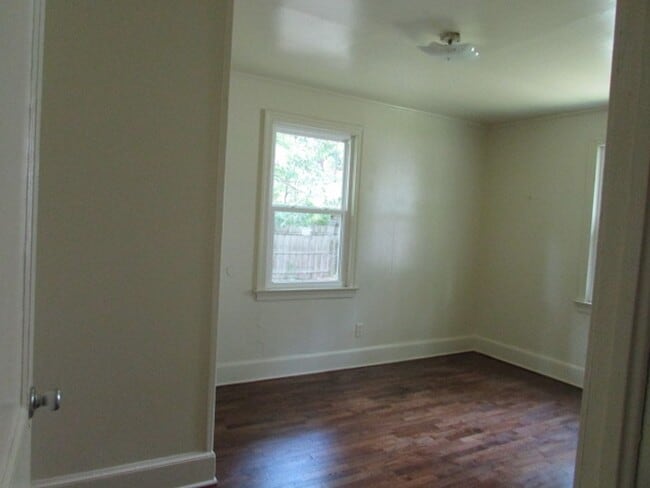 Building Photo - Spacious Three Bedroom