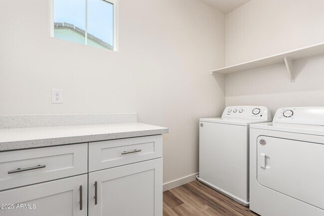 Building Photo - 6537 N 15th Dr