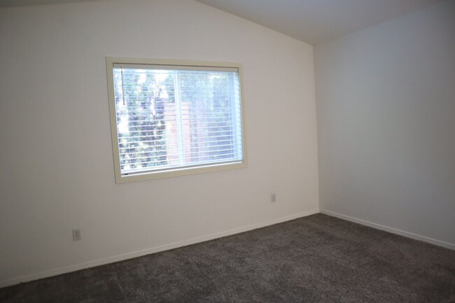 Building Photo - 7218 NE 65th Pl