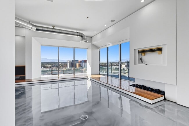 Building Photo - Newport Lofts 1813