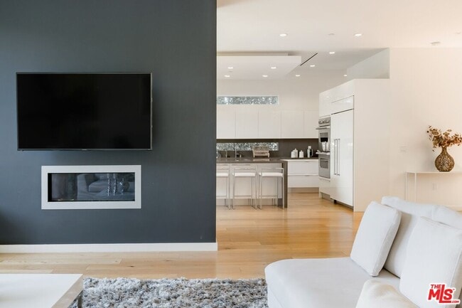 Building Photo - 1723 S Durango Ave