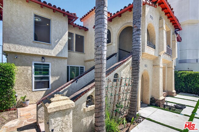 Building Photo - 900 S Wooster St