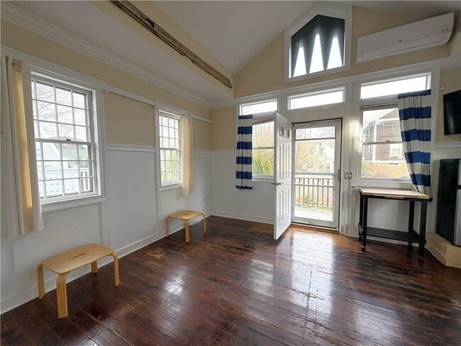 Building Photo - 24 Houston Ave