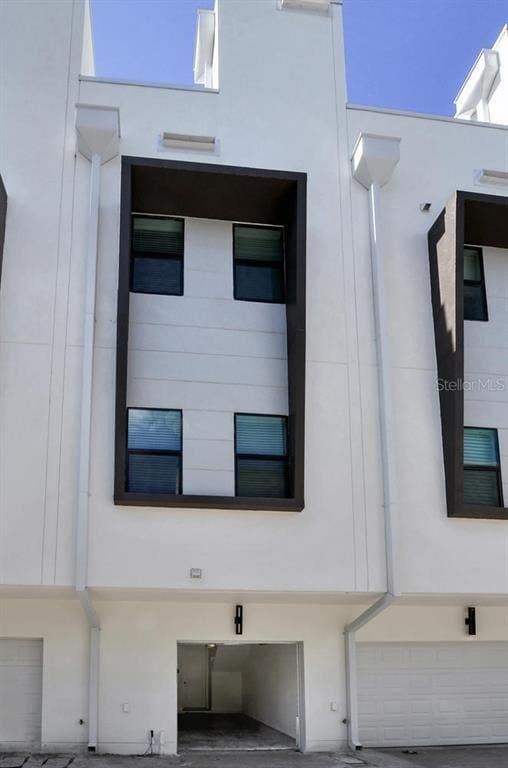 Building Photo - 401 N Oregon Ave