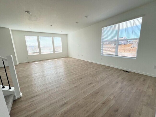 Building Photo - 690 Rob Roy Ct