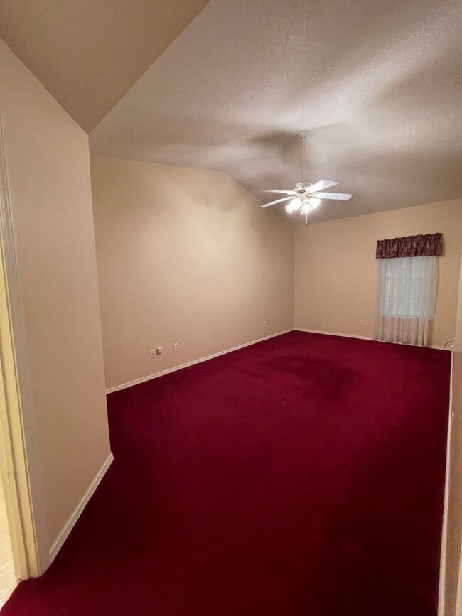 Building Photo - Maryville 37801 - 2 bedroom, 2 bath condo with a 1-car garage & sunroom - Call Tom Parry (865) 60...