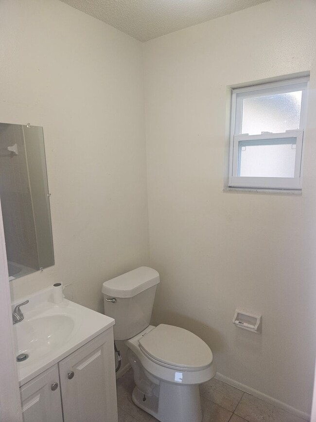 Building Photo - 3/2 DUPLEX