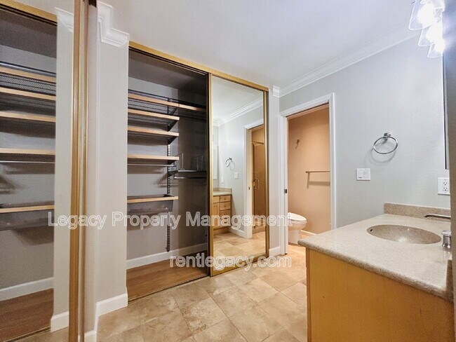 Building Photo - 1163 Gamay Dr