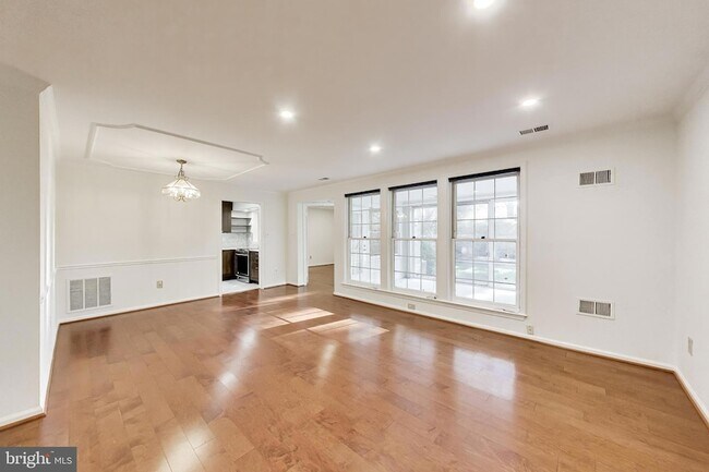 Building Photo - 5707 Brewer House Cir