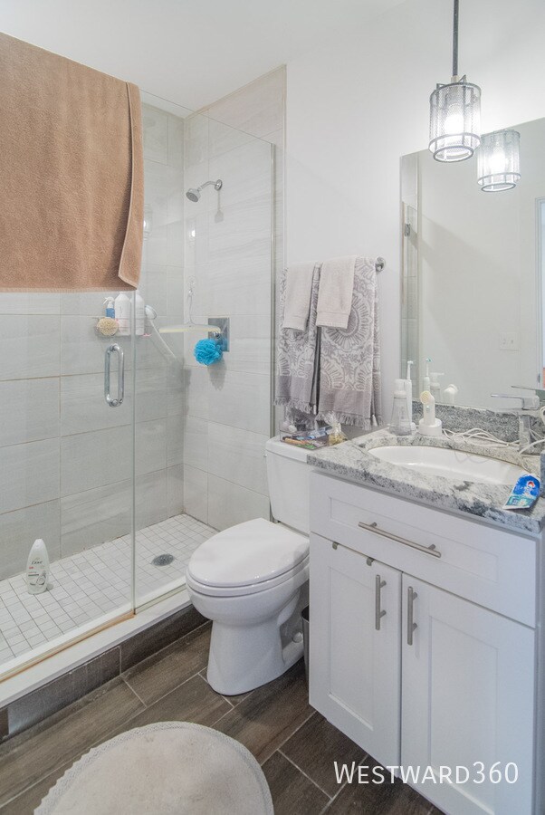 Building Photo - 2535 W North Ave