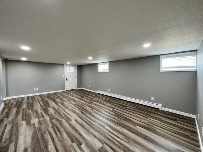 Building Photo - Spacious 3 Bedroom Apartment Near UNC with A/C