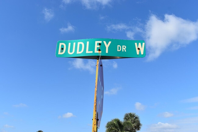 Building Photo - 2689 Dudley Dr W