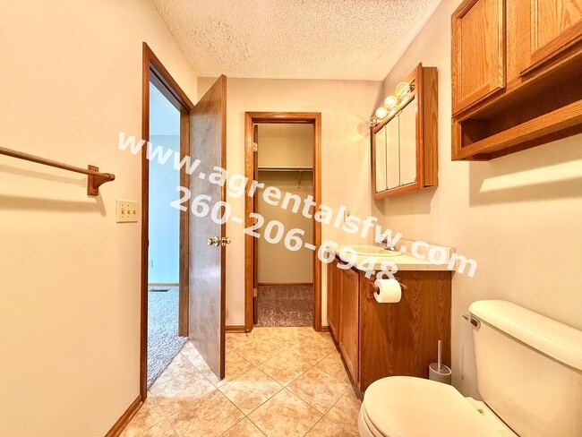 Building Photo - 3 Bedroom House