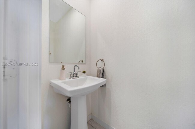 Building Photo - 1158 SE 23rd Ave