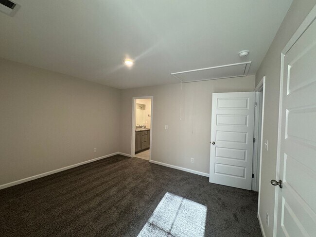 Building Photo - 201 Mountaindale Dr