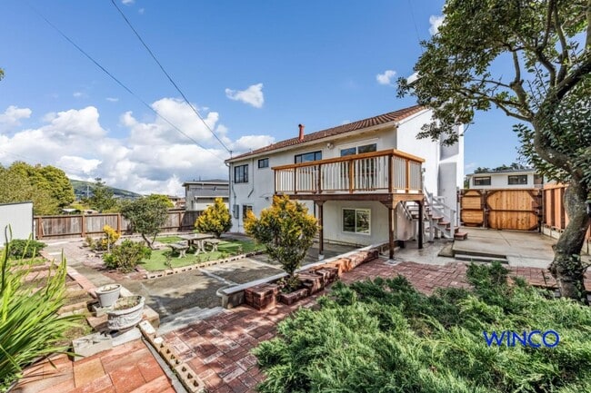 Building Photo - 372 Avalon Dr