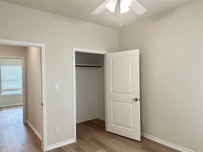 Building Photo - 506 War Admiral Dr