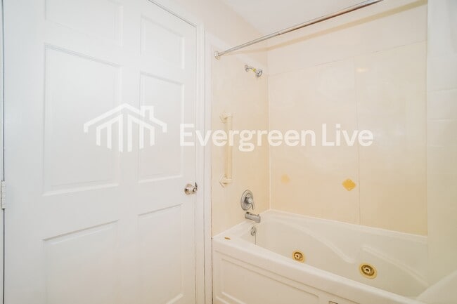 Building Photo - 3327 Everson Rd W