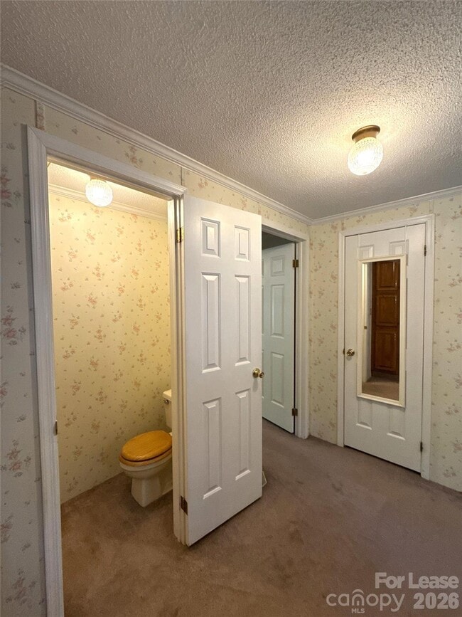 Building Photo - 2039 Vista Rd