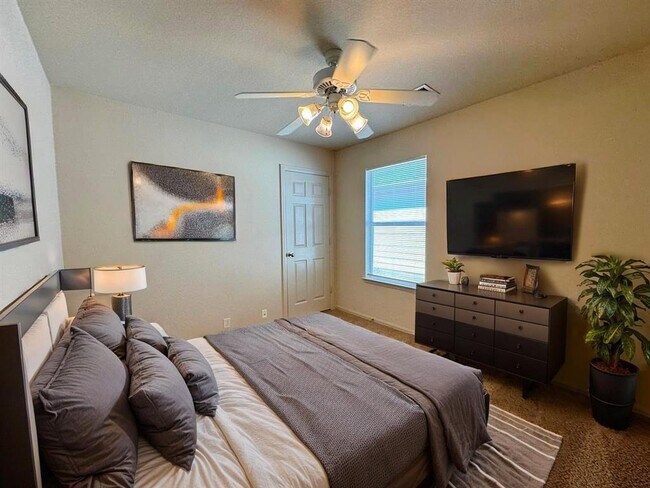 Building Photo - 172 Spruce Dr