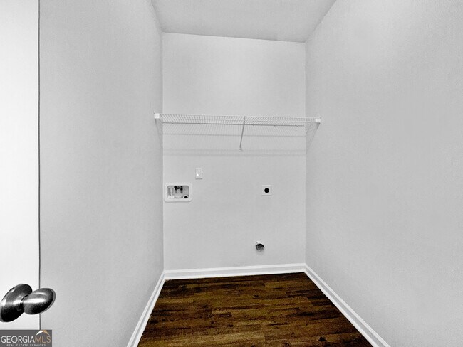 Building Photo - 241 Daisy Cir