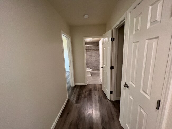 Building Photo - 942 N Van Ness Ave