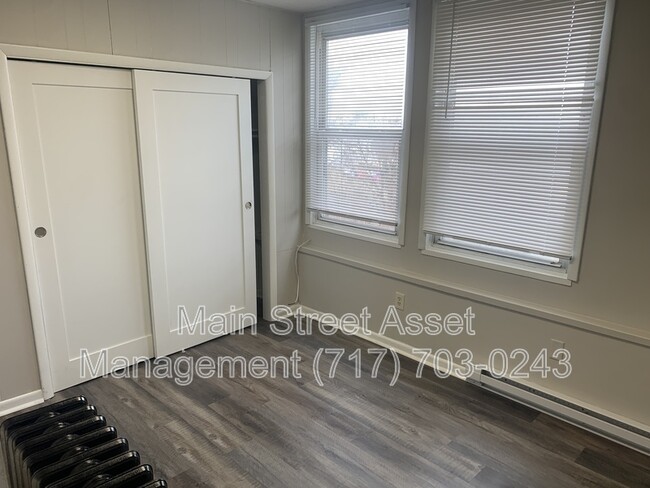 Building Photo - 2108 Walnut St
