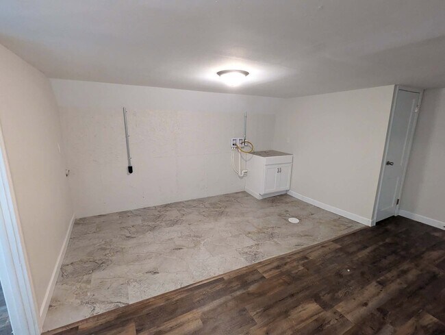 Building Photo - 811 E Dunklin St