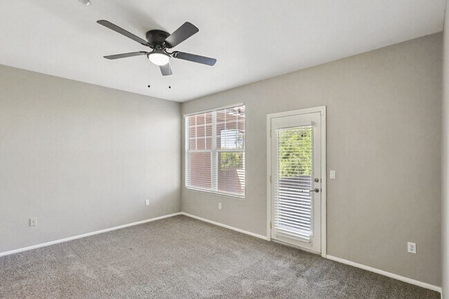 Building Photo - 3 Bedroom North Las Vegas Condo Convenient...